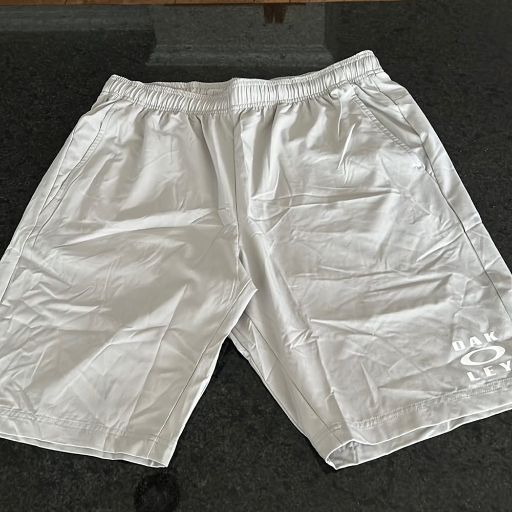 NWT Mens Oakley Training Sport Shorts